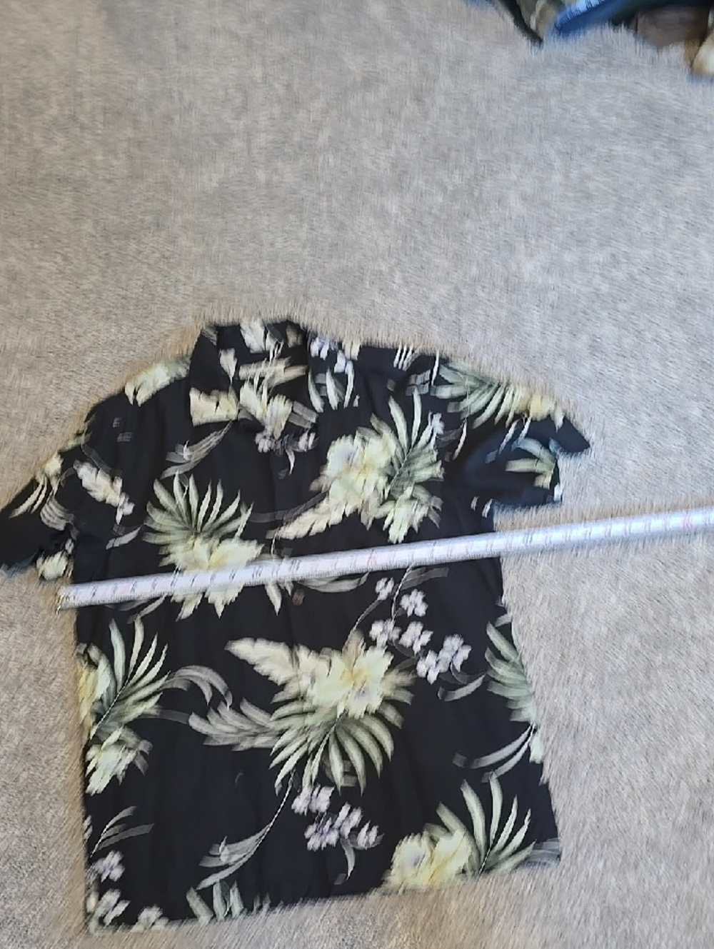 Men's Black Tropical Print Short-Sleeve Button-Down Shirt
